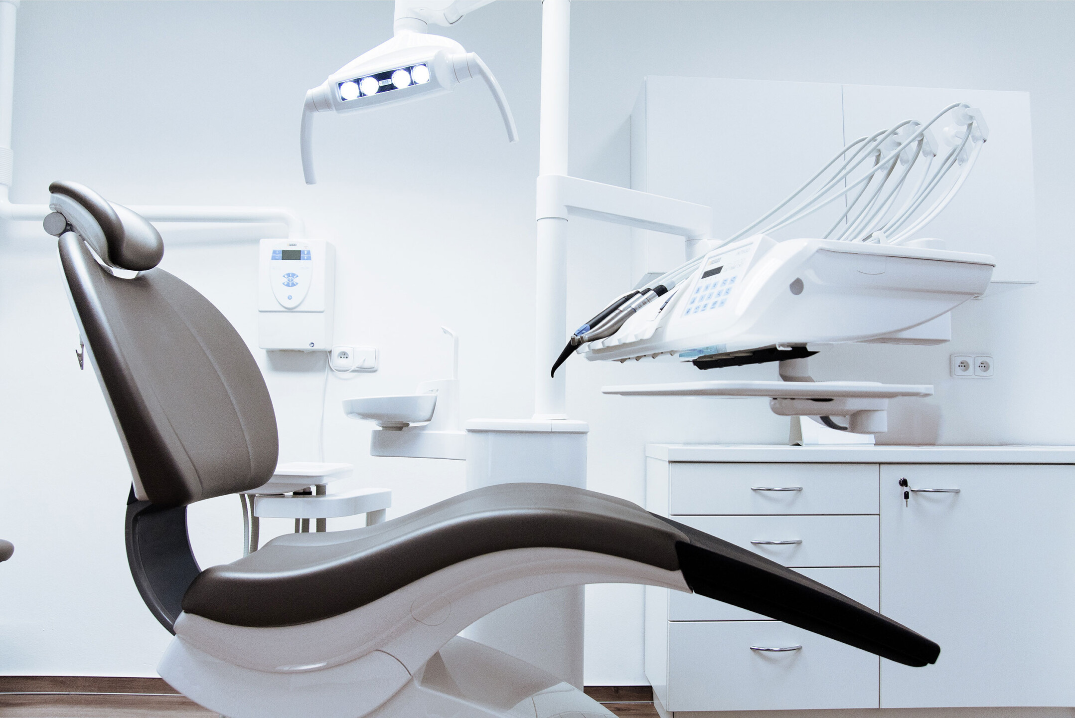 img blog five easy tips teeth healthy chair clean dental care
